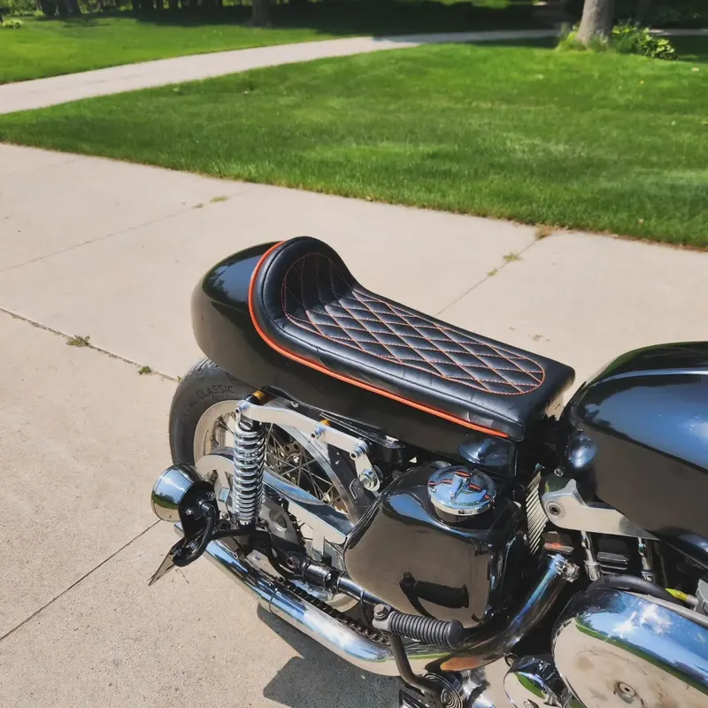Diamond motorcycle seat
