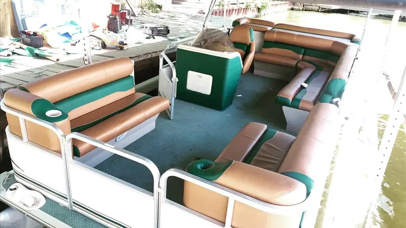 Pontoon lounge seating